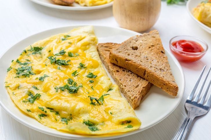 Omlete ar tostētu grauzdiņu